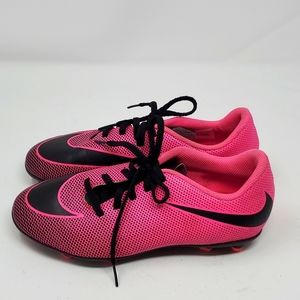 Girls Nike Pink Cleats Size 5.5 (Q)